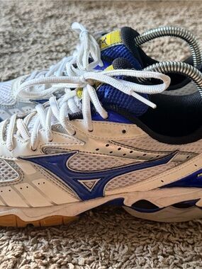 Mizuno Ladies Wave Bolt Royal Blue White Silver Athletic Shoe Sz 8 9KV-28425